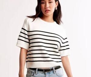 e Abercrombie & Fitch Madeline Crew Sweater Tee - White Stripped Cropped - XXS